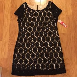 Lace overlay shift dress.